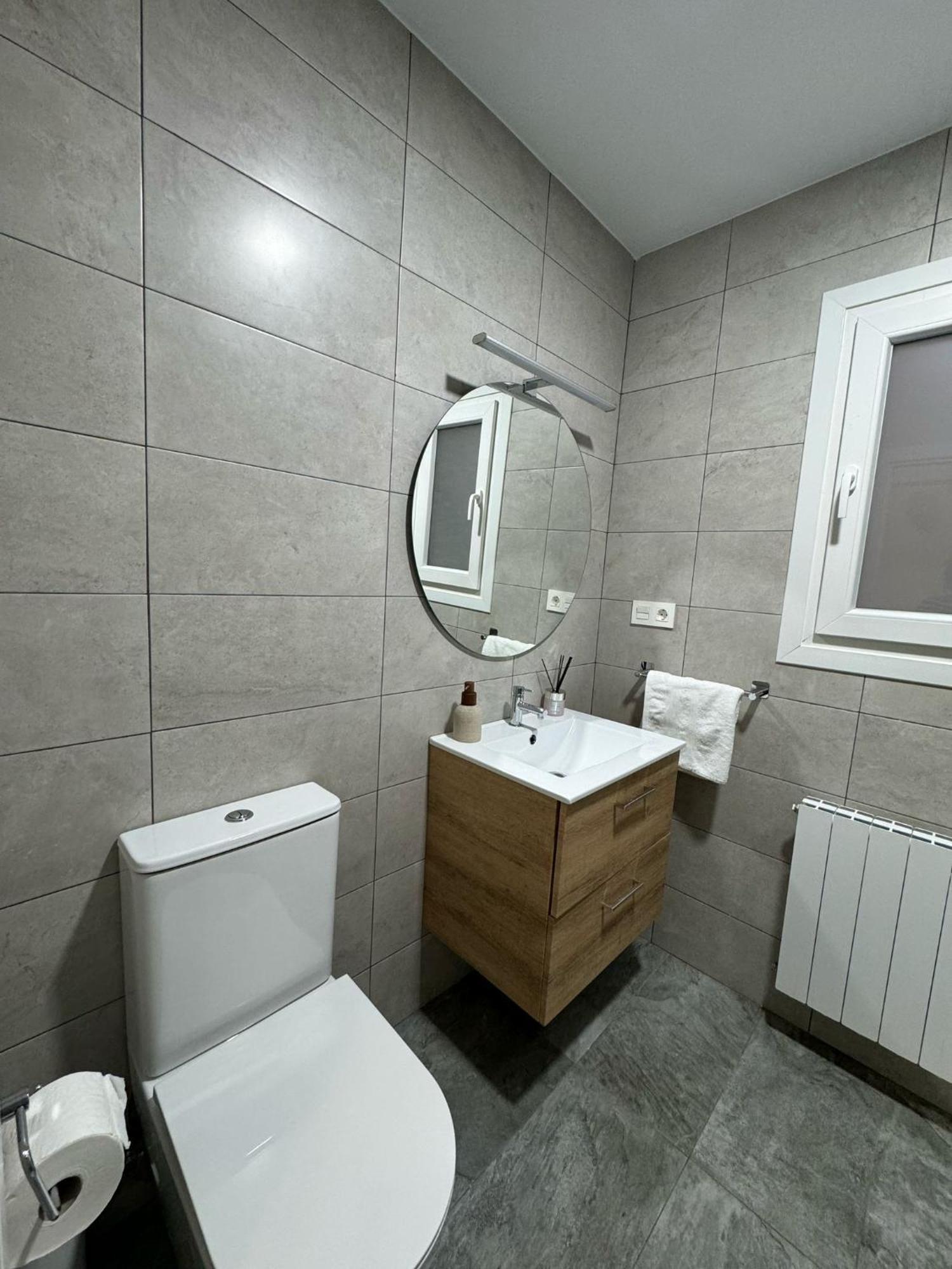 Piso Nuevo A 10 Minutos De San Sebastian Appartement Lasarte Oria Buitenkant foto