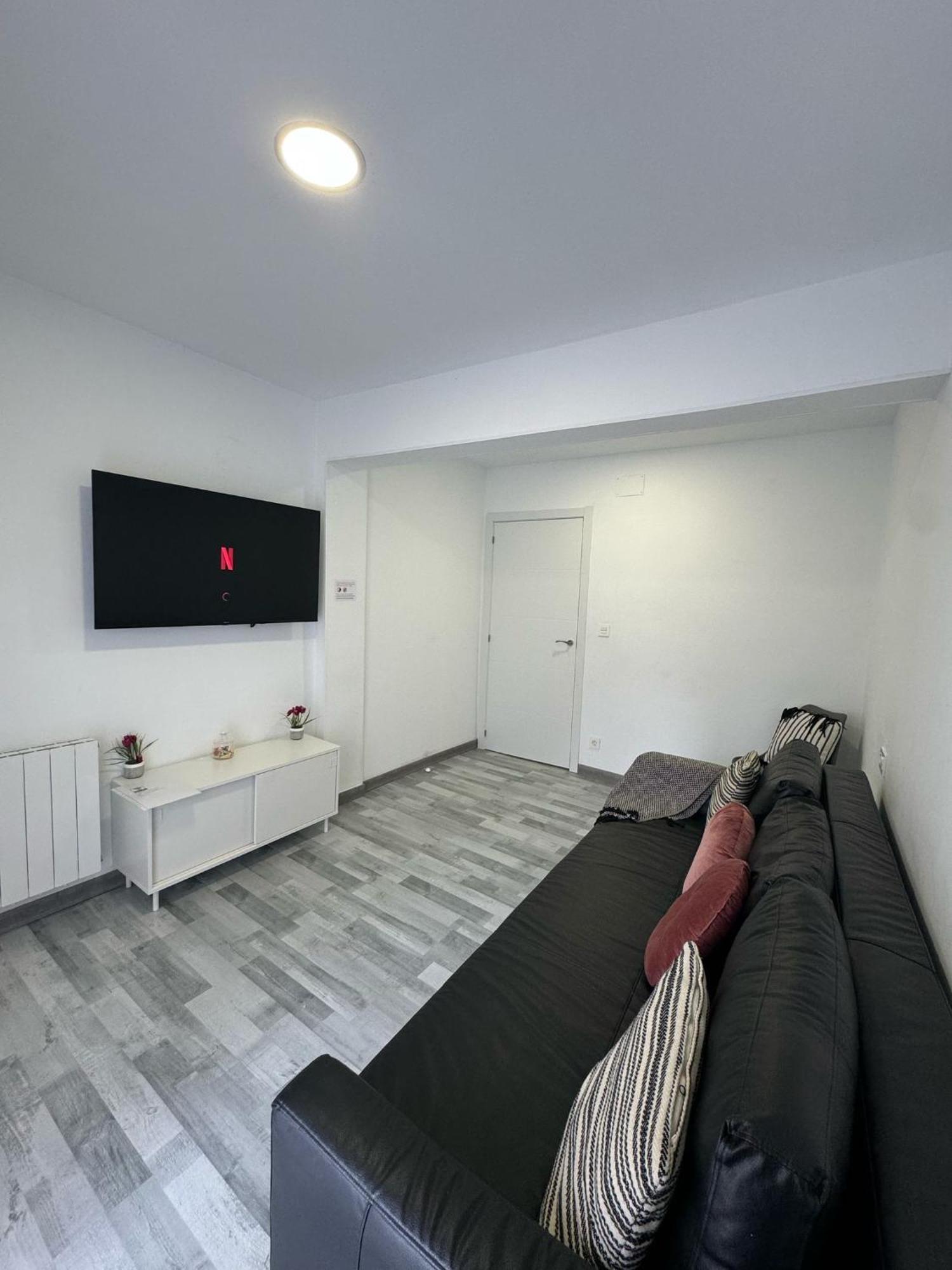 Piso Nuevo A 10 Minutos De San Sebastian Appartement Lasarte Oria Buitenkant foto